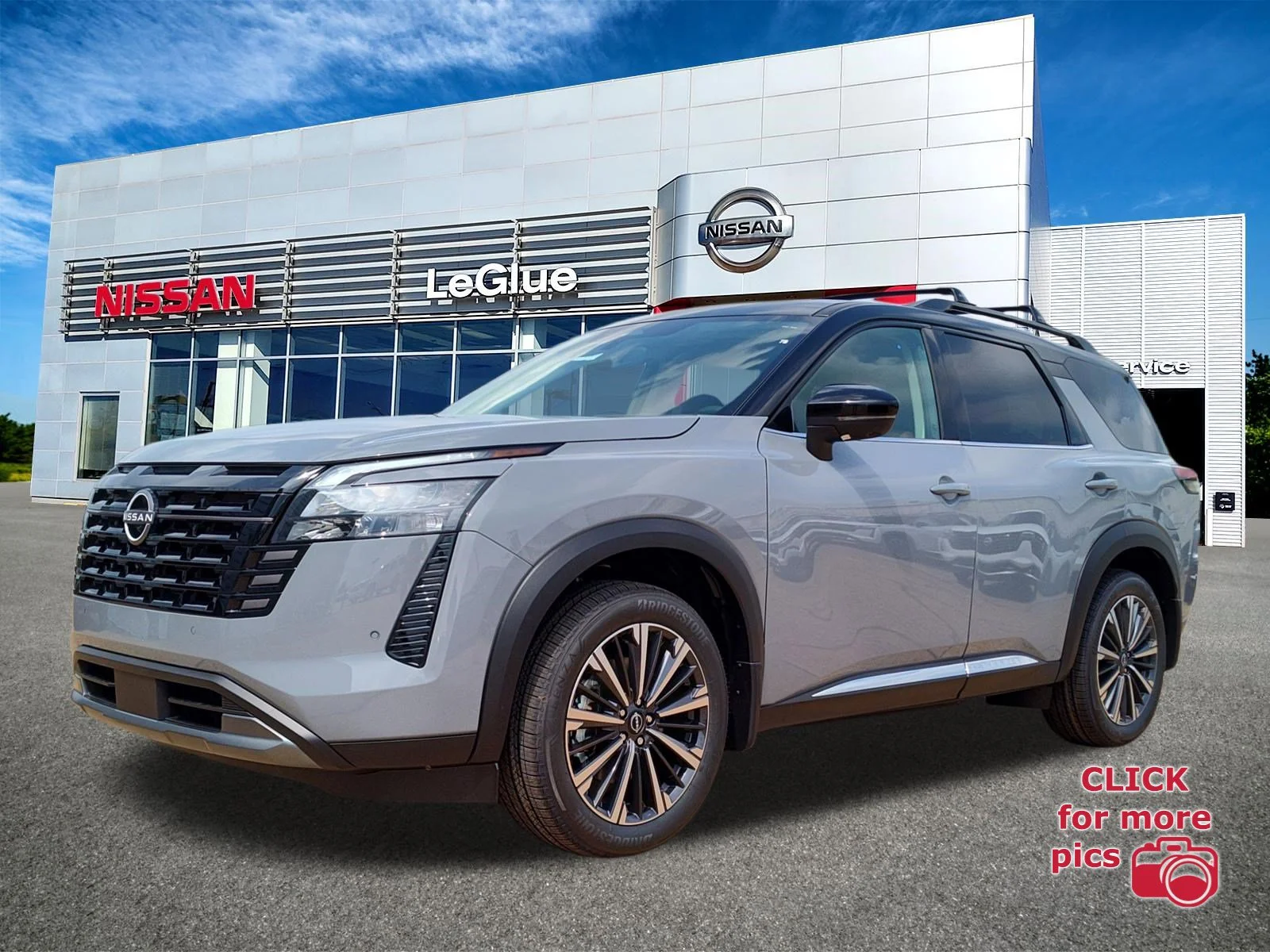 2026 Nissan Pathfinder Platinum 2WD's photo