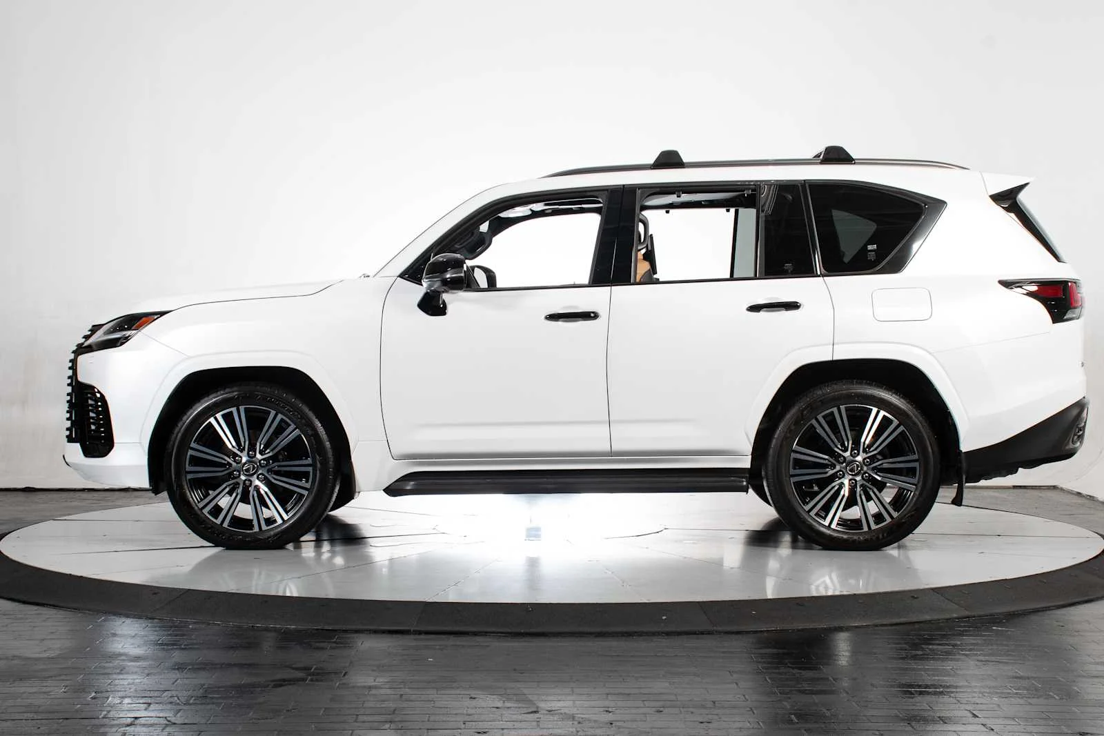 Used 2024 Eminent White Pearl Lexus Luxury image 2