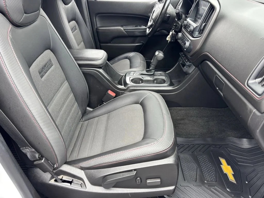 Used 2018 SUMMIT WHITE GMC 4WD All Terrain w/Cloth image 23