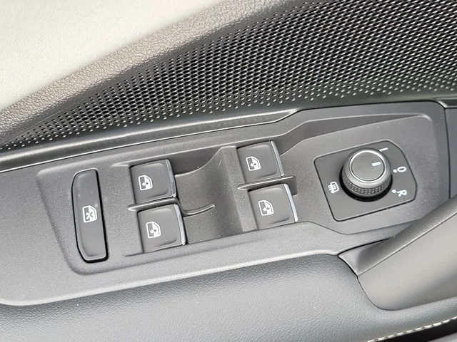 2026 Volkswagen Tiguan SE R-LINE BLACK - Photo 23