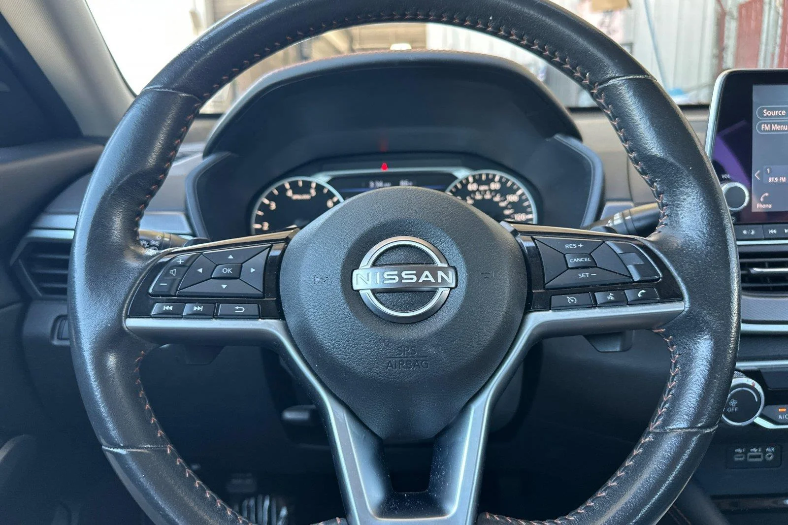 Used 2024 Glacier White Nissan 2.5 SR image 22