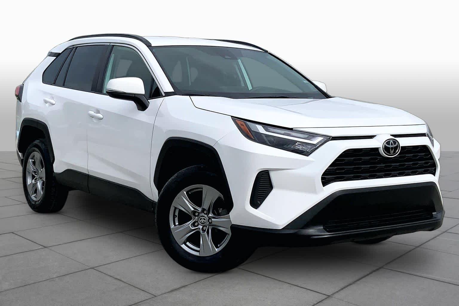 Used 2024 Ice Cap Toyota XLE image 3