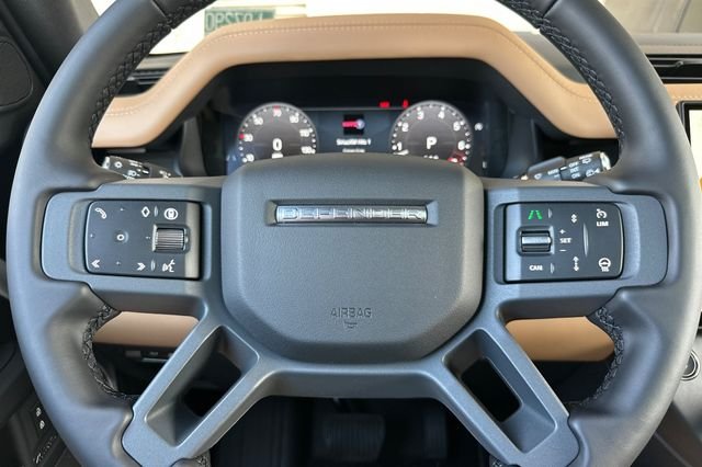 New 2026 White Land Rover X-Dynamic SE image 22