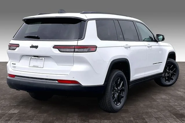 New 2026 Bright White Clear-Coat Exterior Paint Jeep Laredo image 15