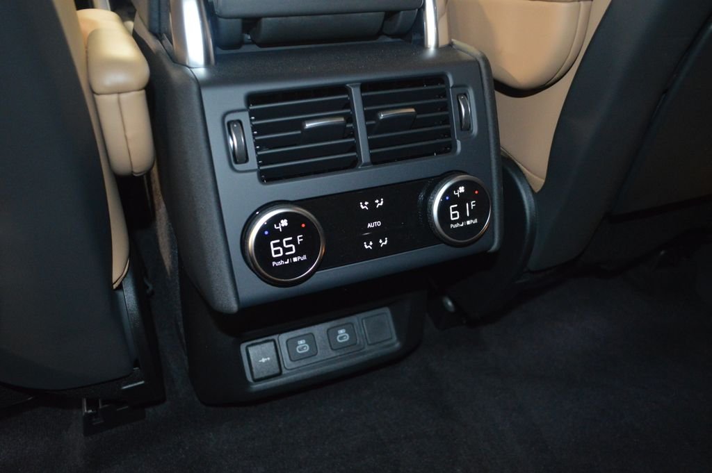 Used 2025 Gray Land Rover Metropolitan Edition image 40