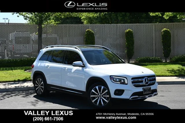 Used 2023 White Mercedes-Benz GLB 250 image 1