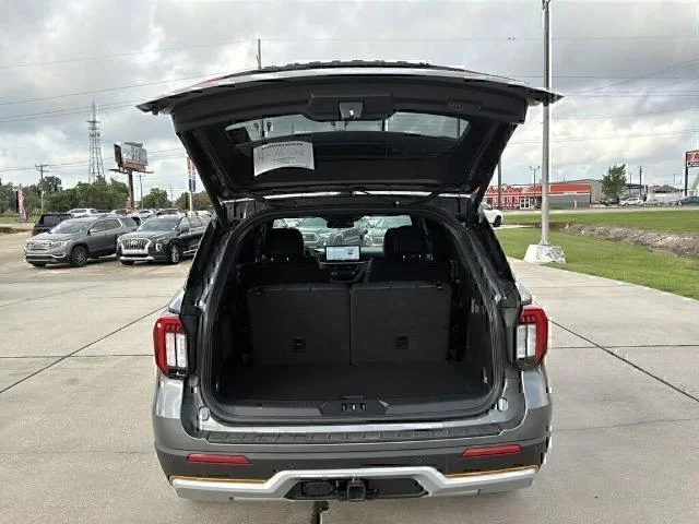 New 2026 Carbonized Gray Metallic Ford Tremor® image 43