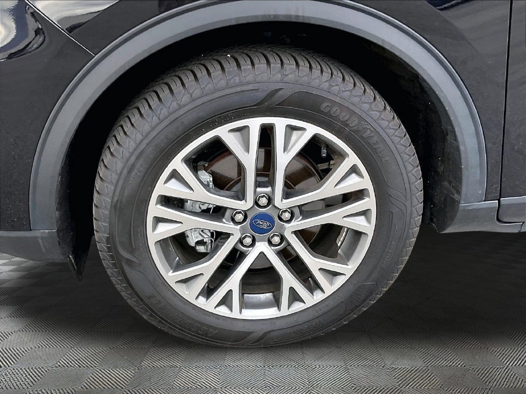 Used 2022 Black Metallic Ford SEL image 7