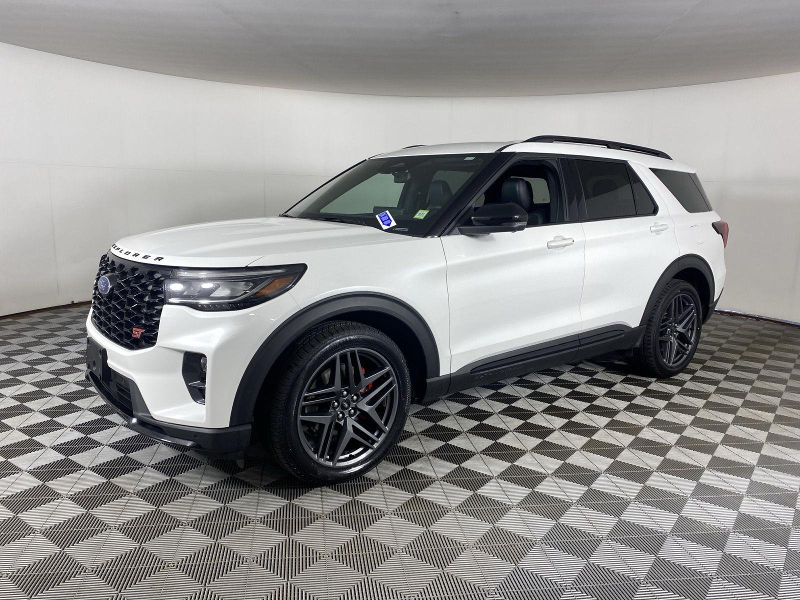 Used 2025 Star White Metallic Tri-Coat Ford ST image 6