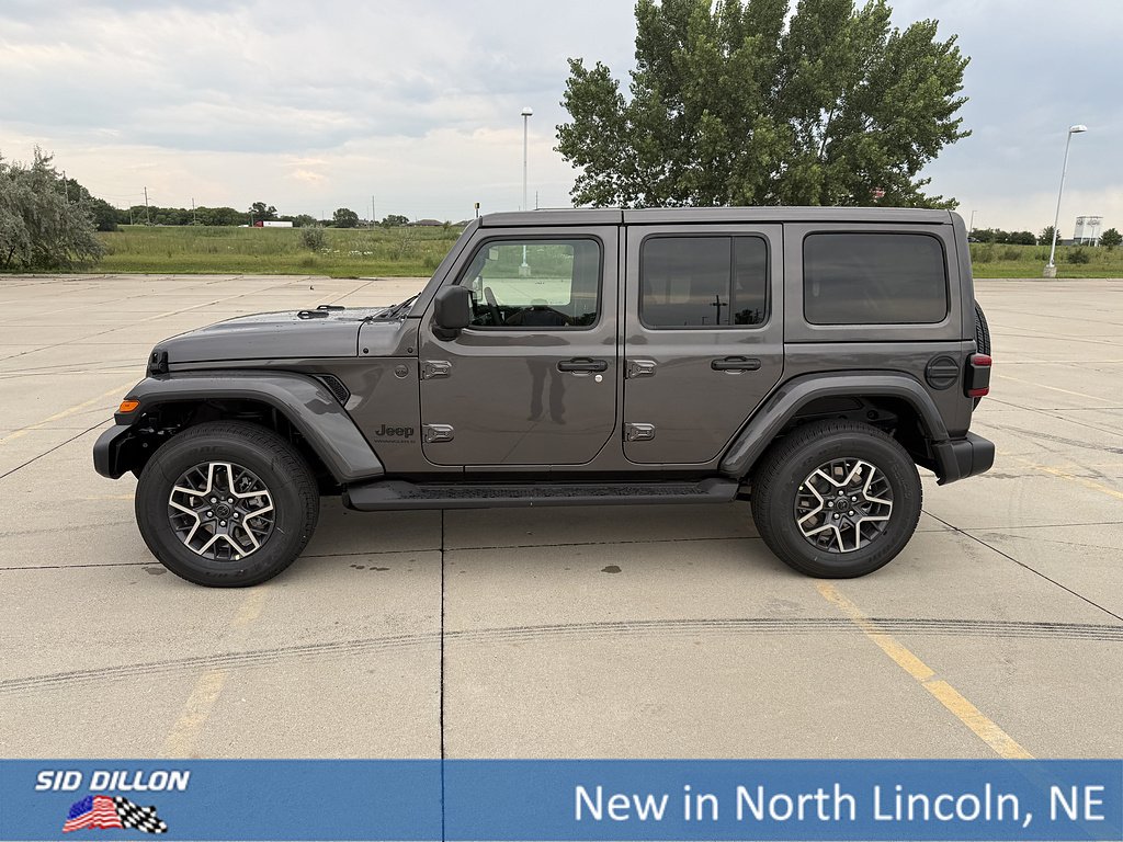 New 2026 Granite Crystal Metallic Clear-Coat Exterior Paint Jeep 4-Door Sahara 4x4 image 2