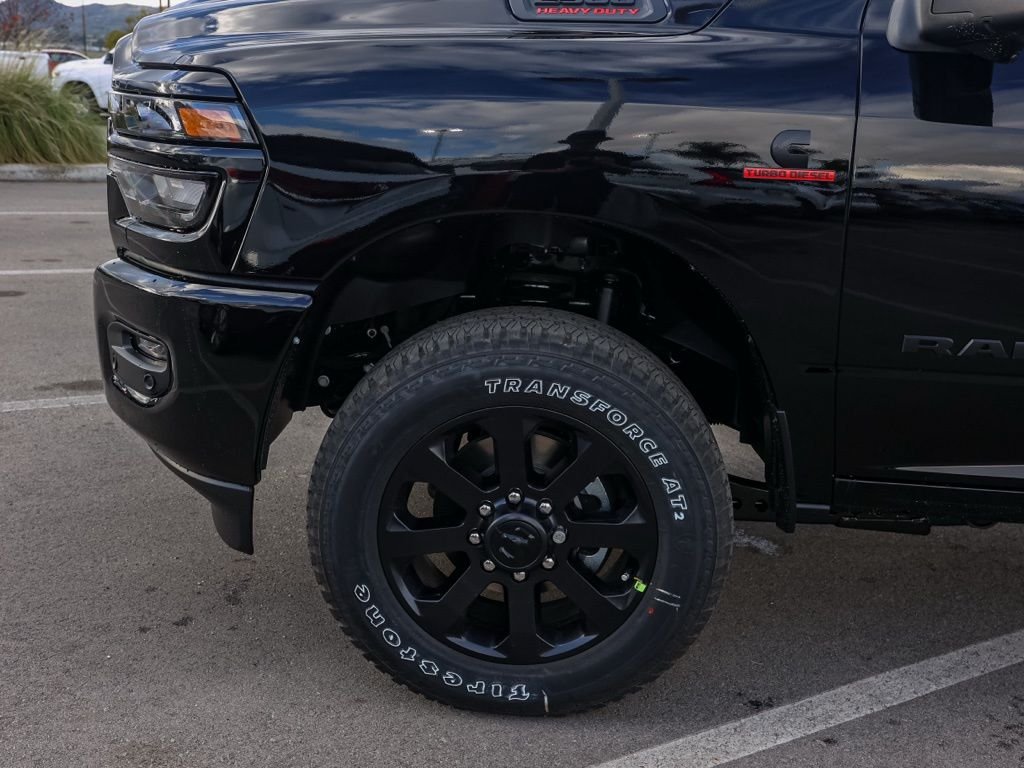 New 2026 Diamond Black Crystal Pearl-Coat Exterior Paint RAM Big Horn Night Edition image 11