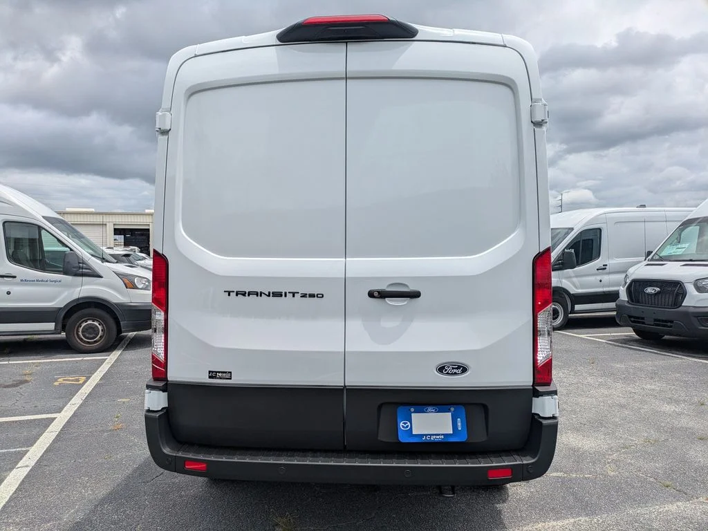 New 2026 Oxford White Ford Base image 5