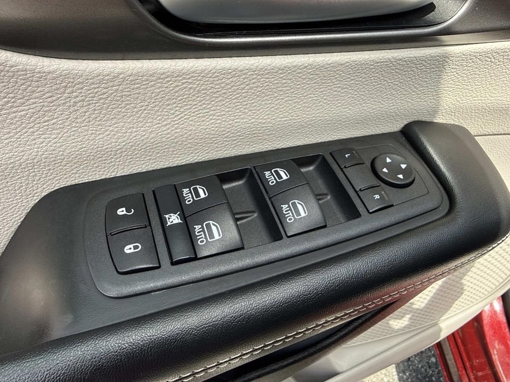 Used 2022 Red Chrysler Touring L image 24