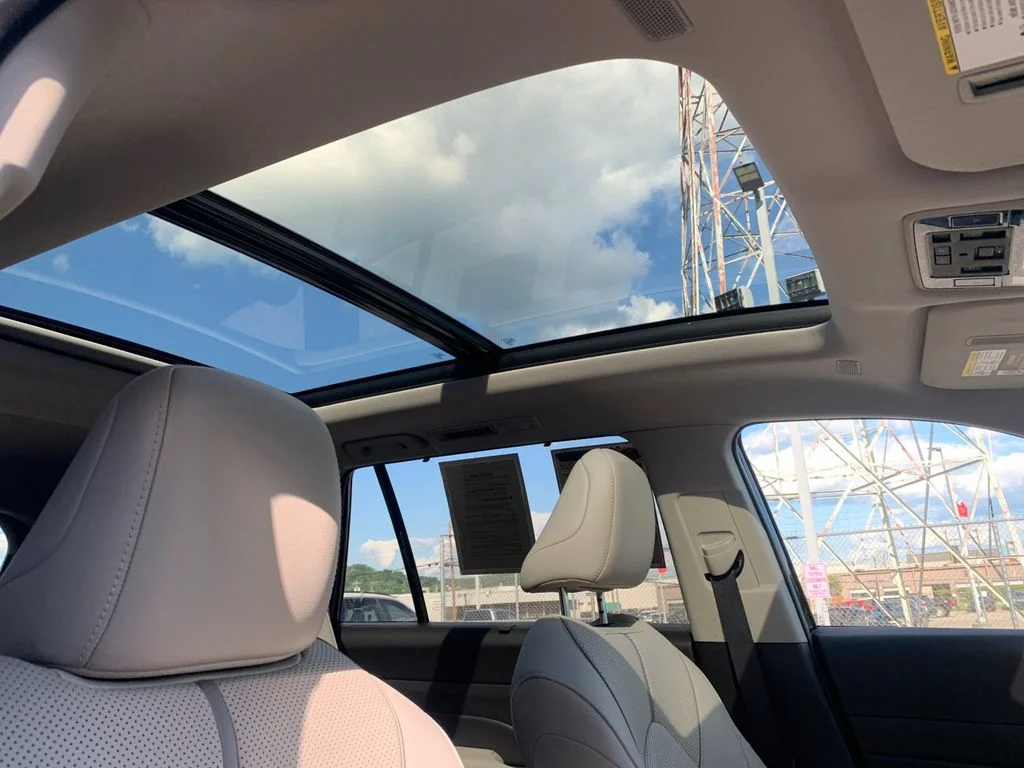 Used 2025  Toyota Platinum image 20