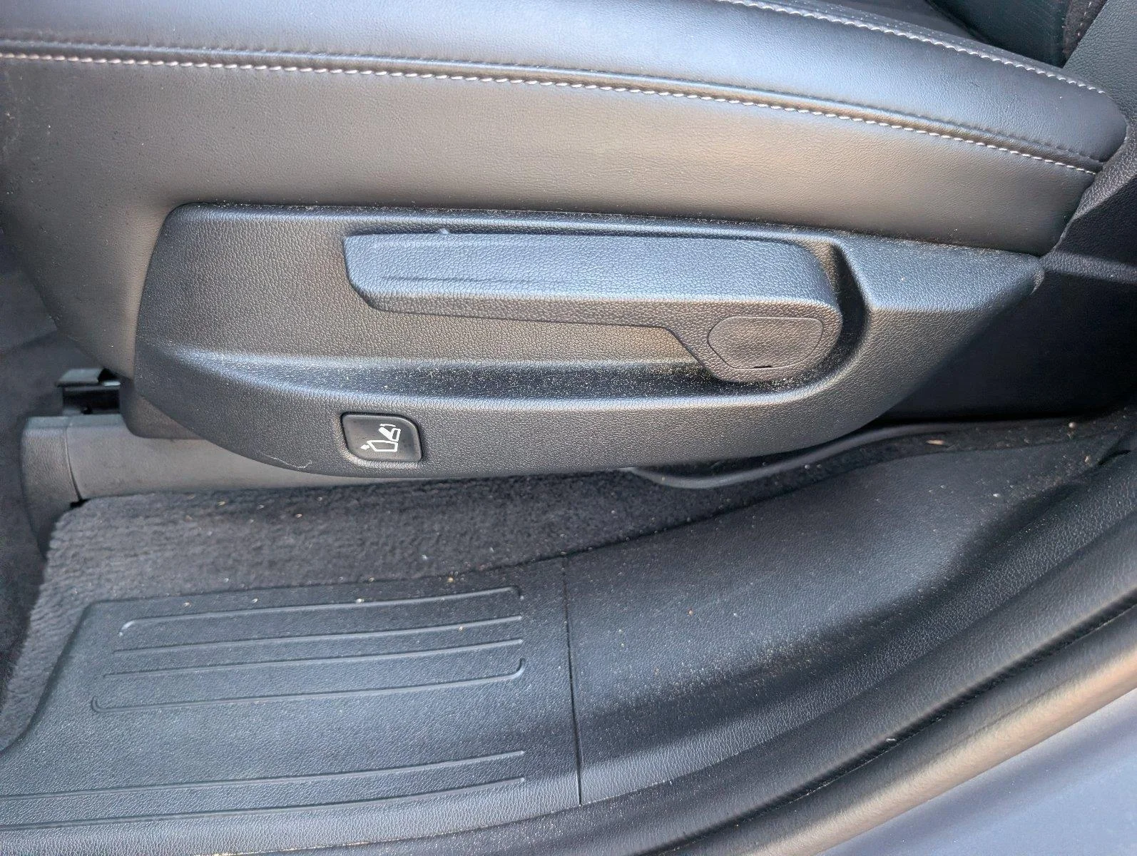 Used 2024 Everlasting Silver Kia S image 33