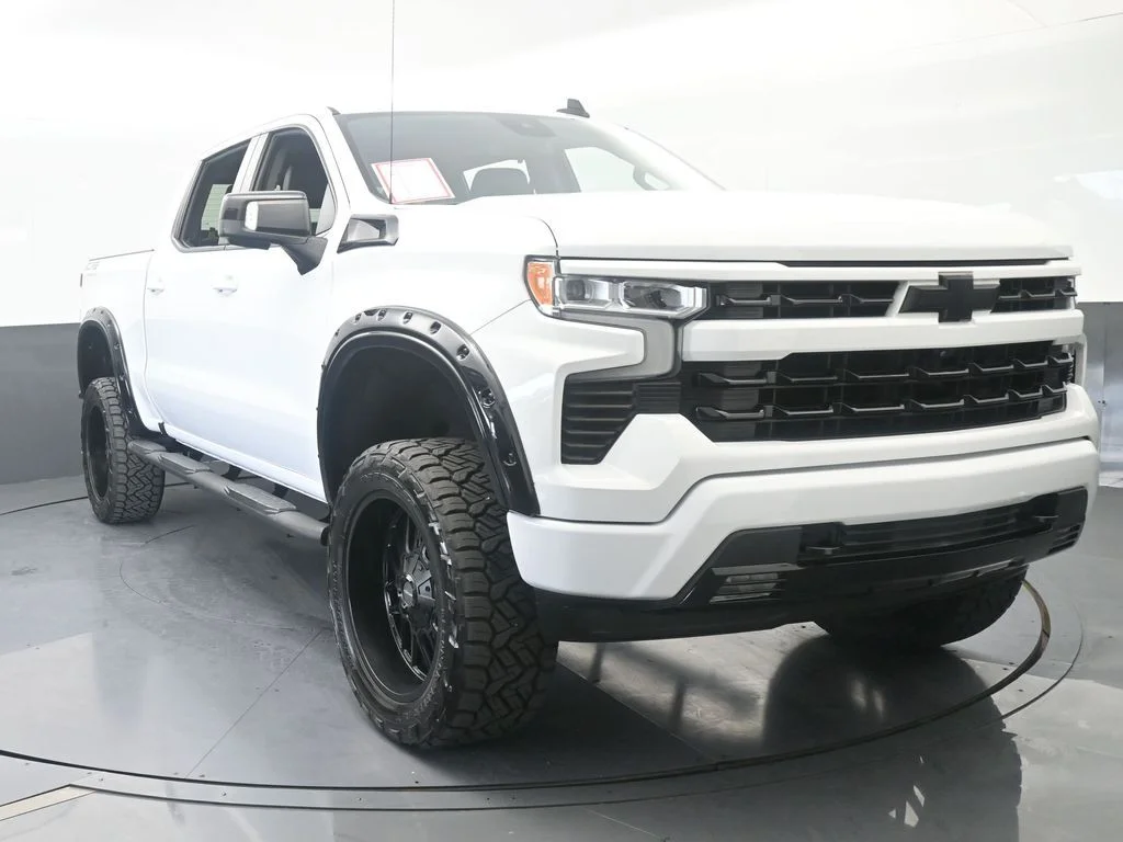 Used 2022 Summit White Chevrolet RST image 9