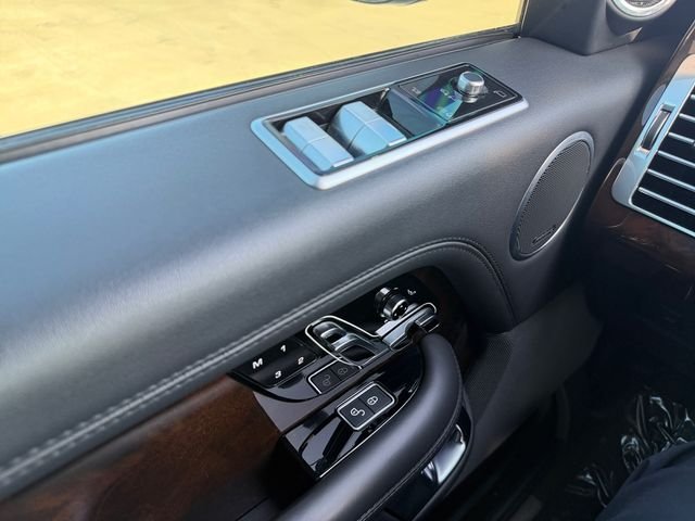 Used 2020 Black Land Rover HSE image 11