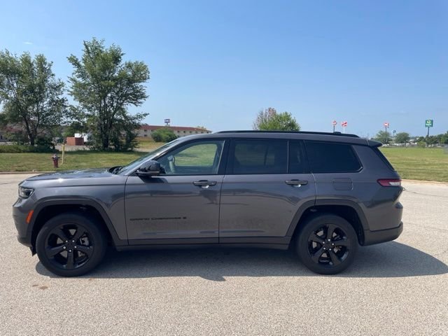Used 2023 Gray Jeep Altitude image 5