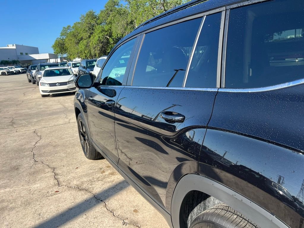 New 2026 Black Volkswagen SE w/Technology image 29
