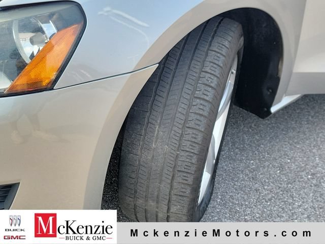 Used 2013 Silver Volkswagen SE image 31
