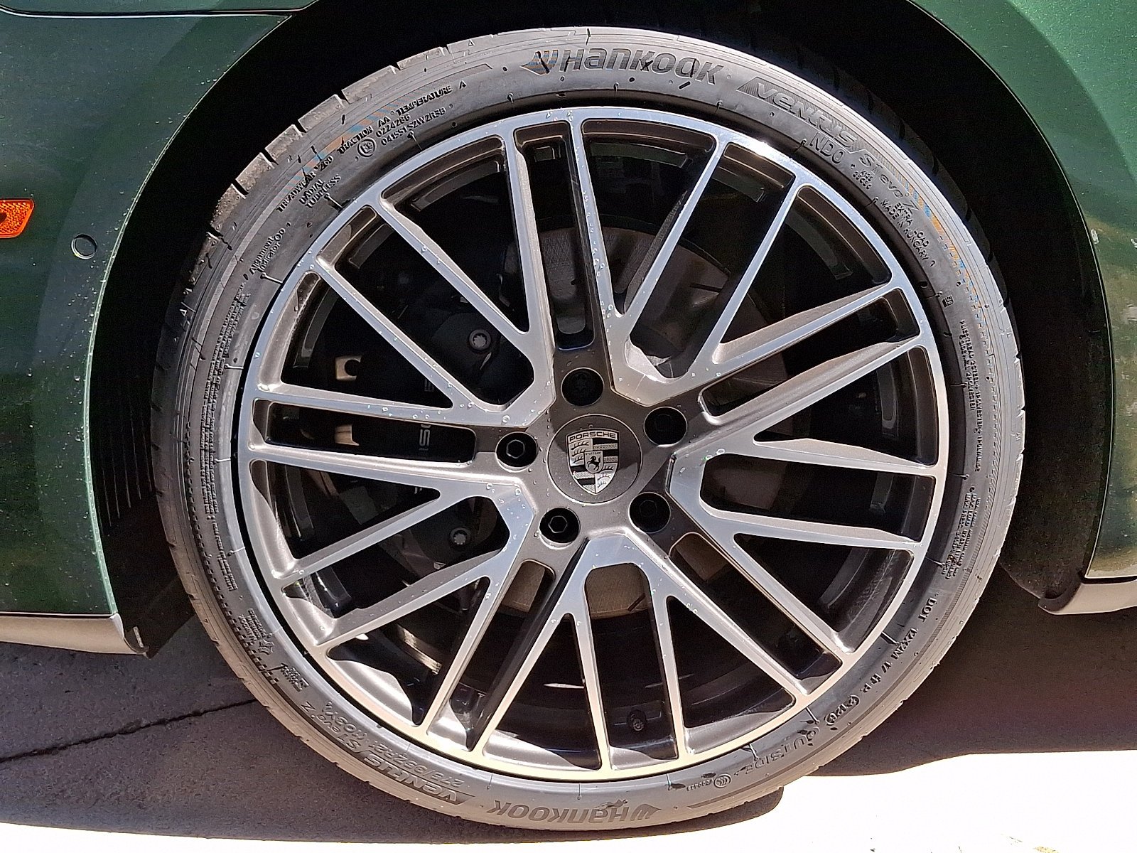 New 2026 Oak Green Metallic Neo Porsche 4 image 11