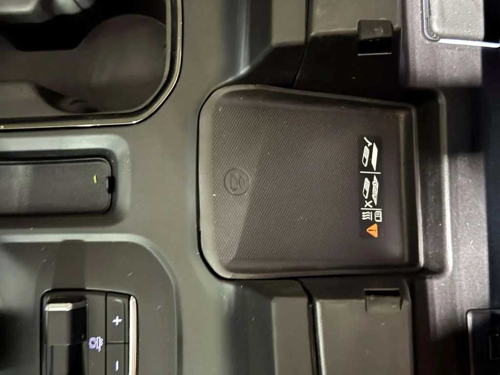 Used 2022 Silver GMC AT4 image 17