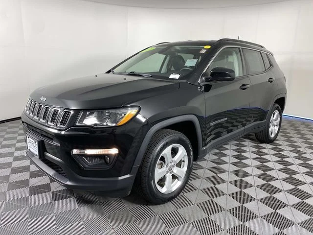 Used 2018 Black Jeep Latitude image 4