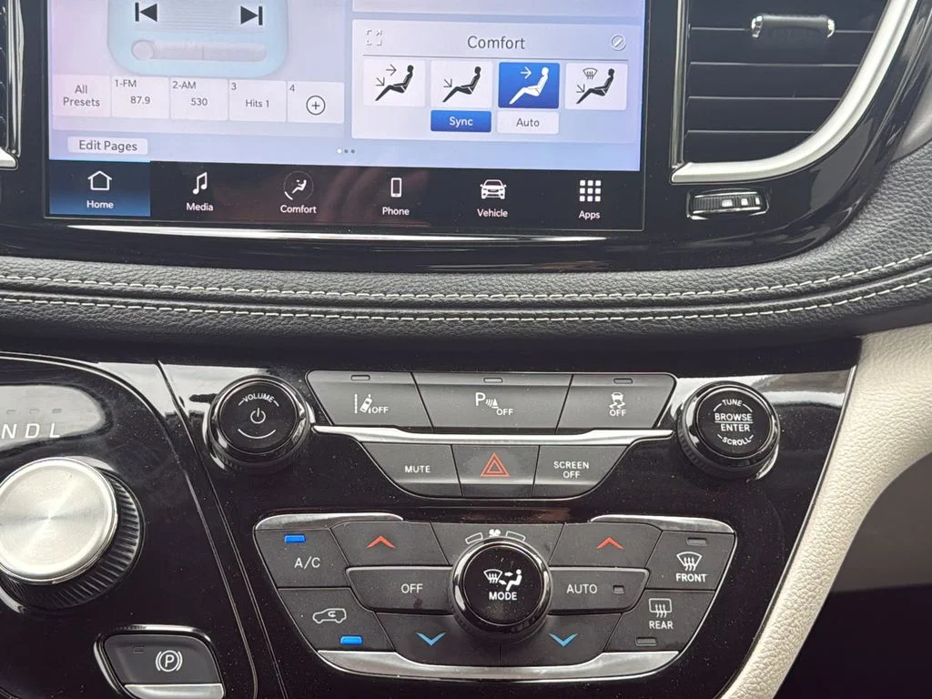 Used 2023 White Chrysler Touring L image 19