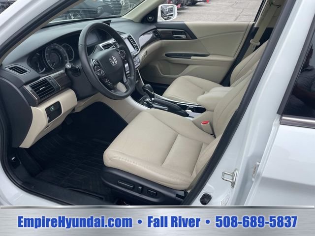 Used 2016 Lunar Silver Metallic Honda EX-L image 17