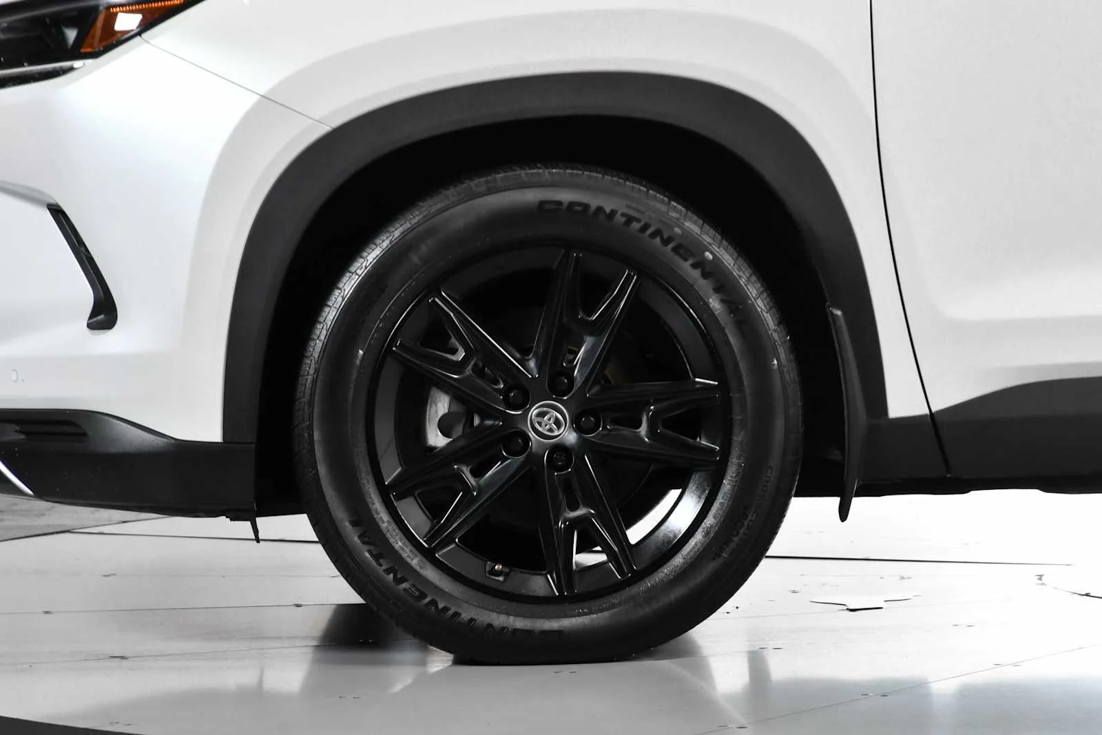 Used 2024 Wind Chill Pearl Toyota Limited image 11