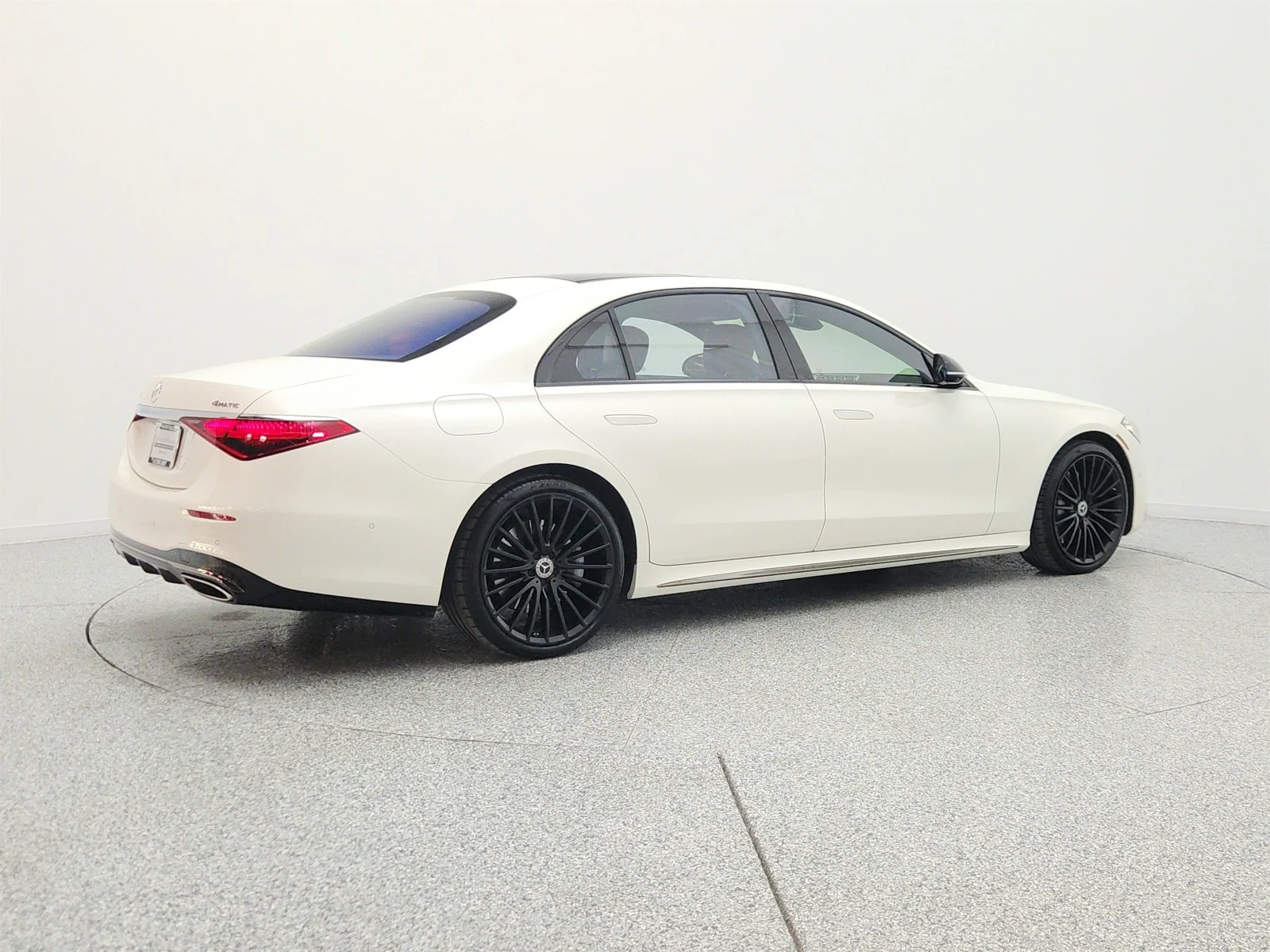 Certified Used 2023 MANUFAKTUR Diamond White Mercedes-Benz S 580 4MATIC® Sedan image 5