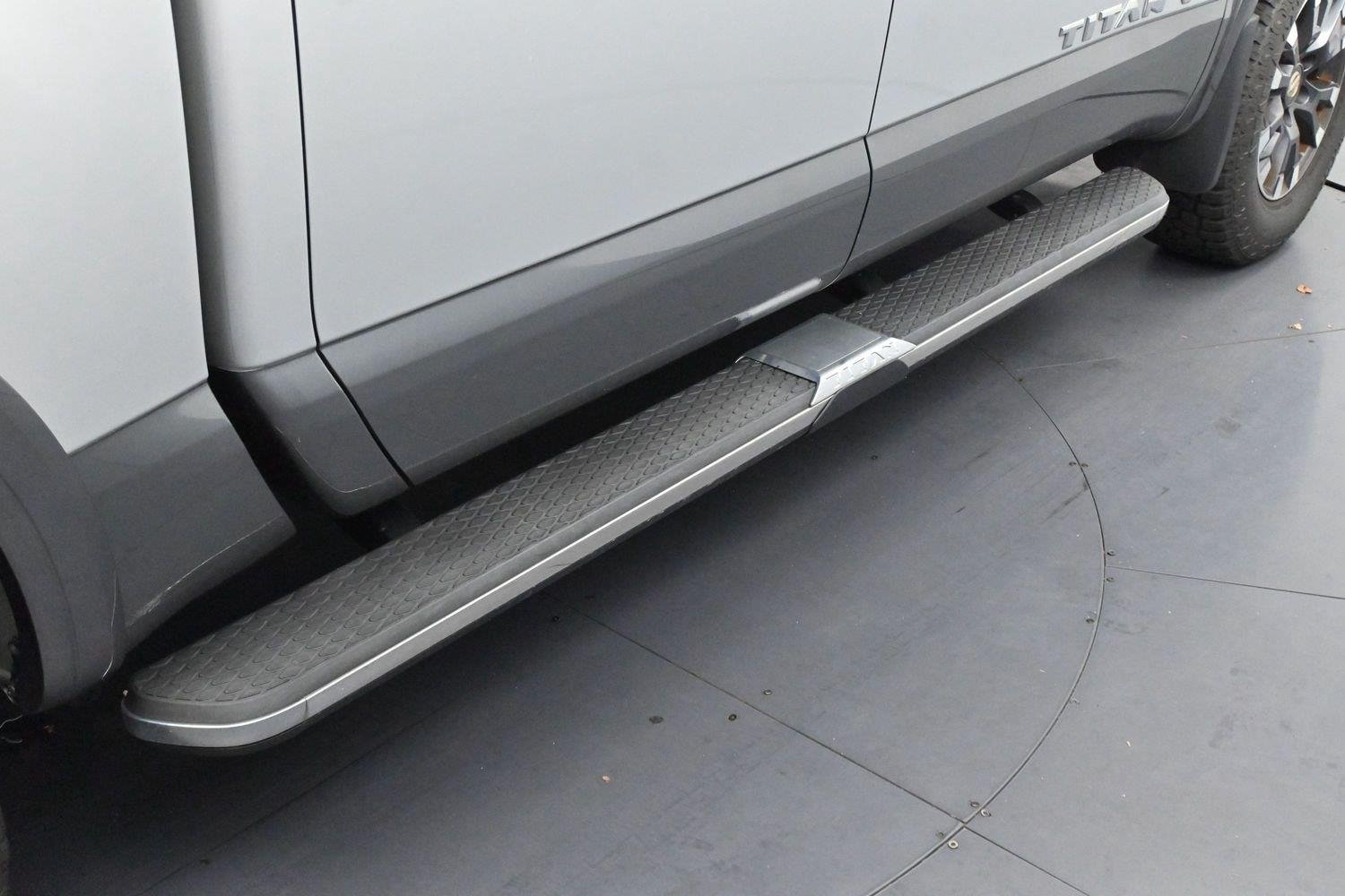 Used 2018 Brilliant Silver Nissan PRO-4X image 9
