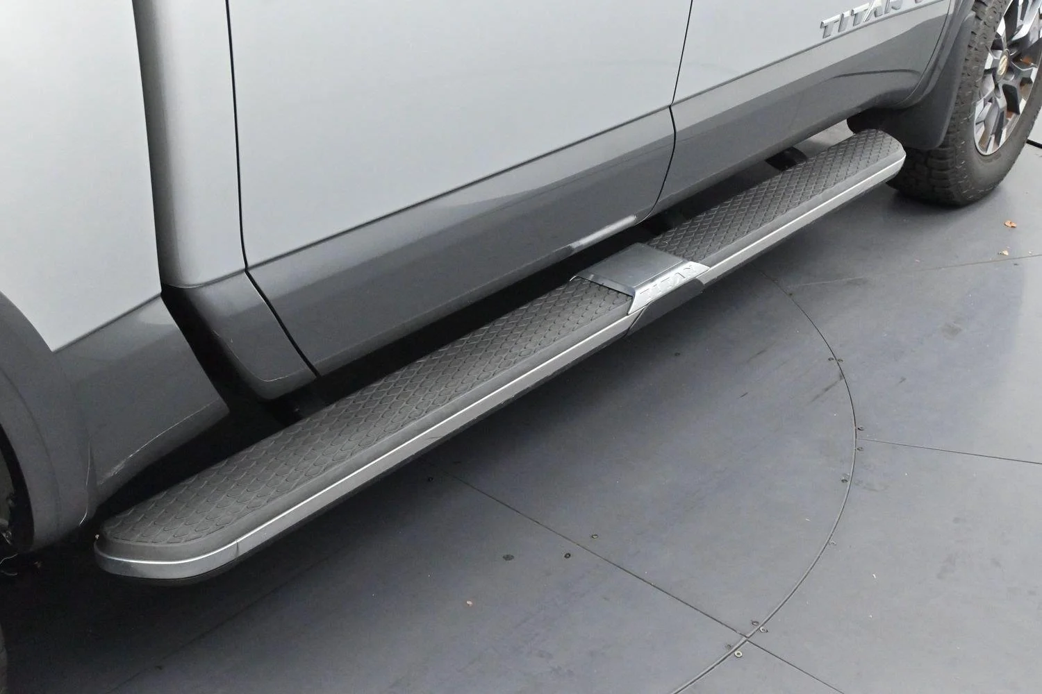 Used 2018 Brilliant Silver Nissan PRO-4X image 9