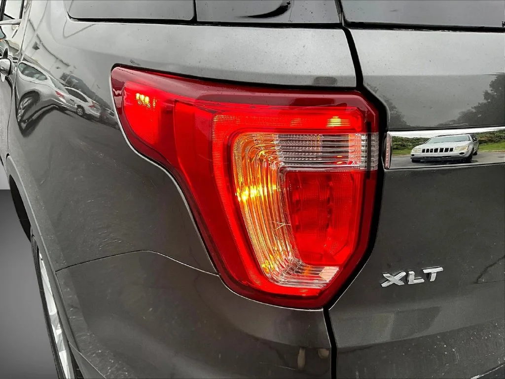 Used 2018 Magnetic Ford XLT image 27