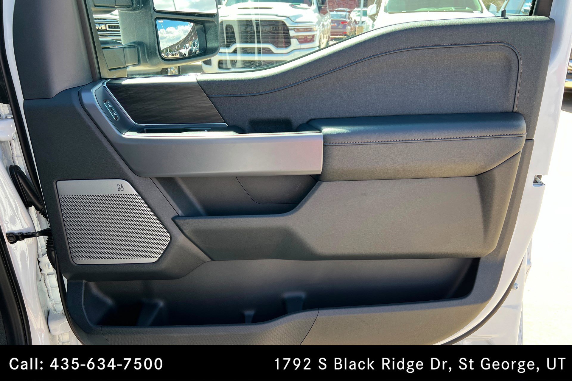 Used 2026 OXFORD WHITE Ford LARIAT image 23