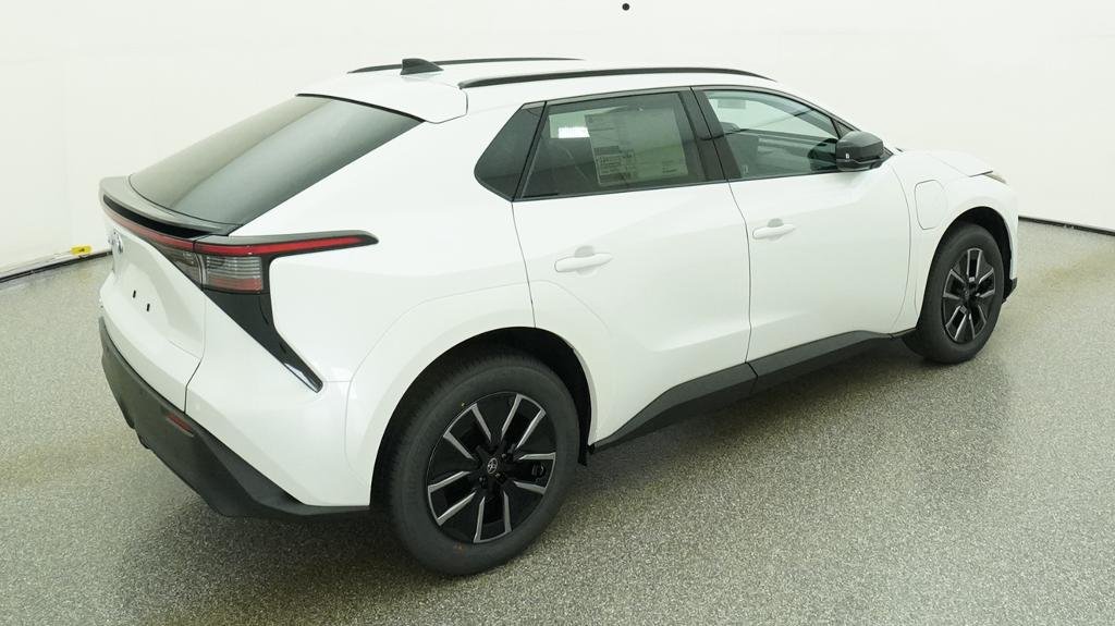 New 2027 Wind Chill Pearl Toyota XLE image 18