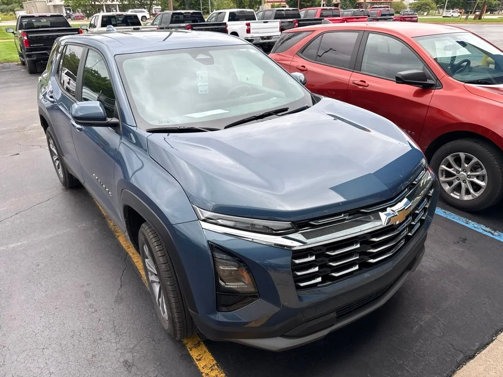 Used 2025 Lakeshore Blue Chevrolet LT image 6