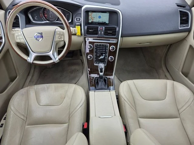 Used 2017 Silver Volvo T5 Inscription image 10