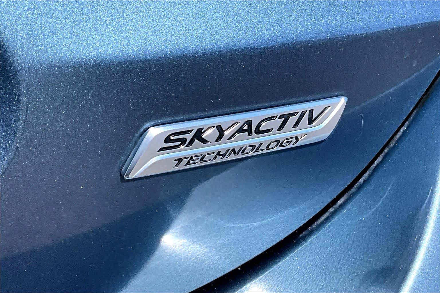 Used 2016 Blue Reflex Mica Mazda i Grand Touring image 9