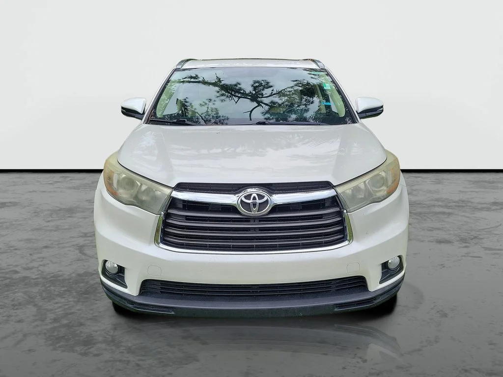 Used 2015 White Toyota XLE V6 image 2