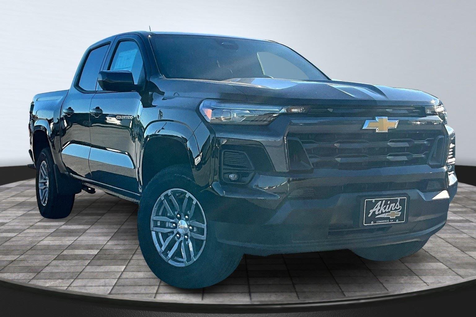 2026 Chevrolet Colorado LT photo 2