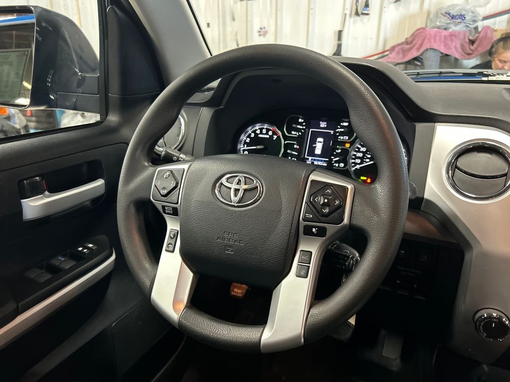 Used 2018 Blue Toyota SR5 image 21