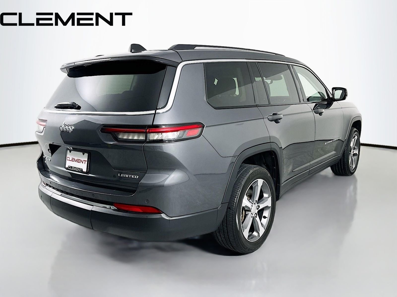 Used 2023 Gray Jeep Limited image 7