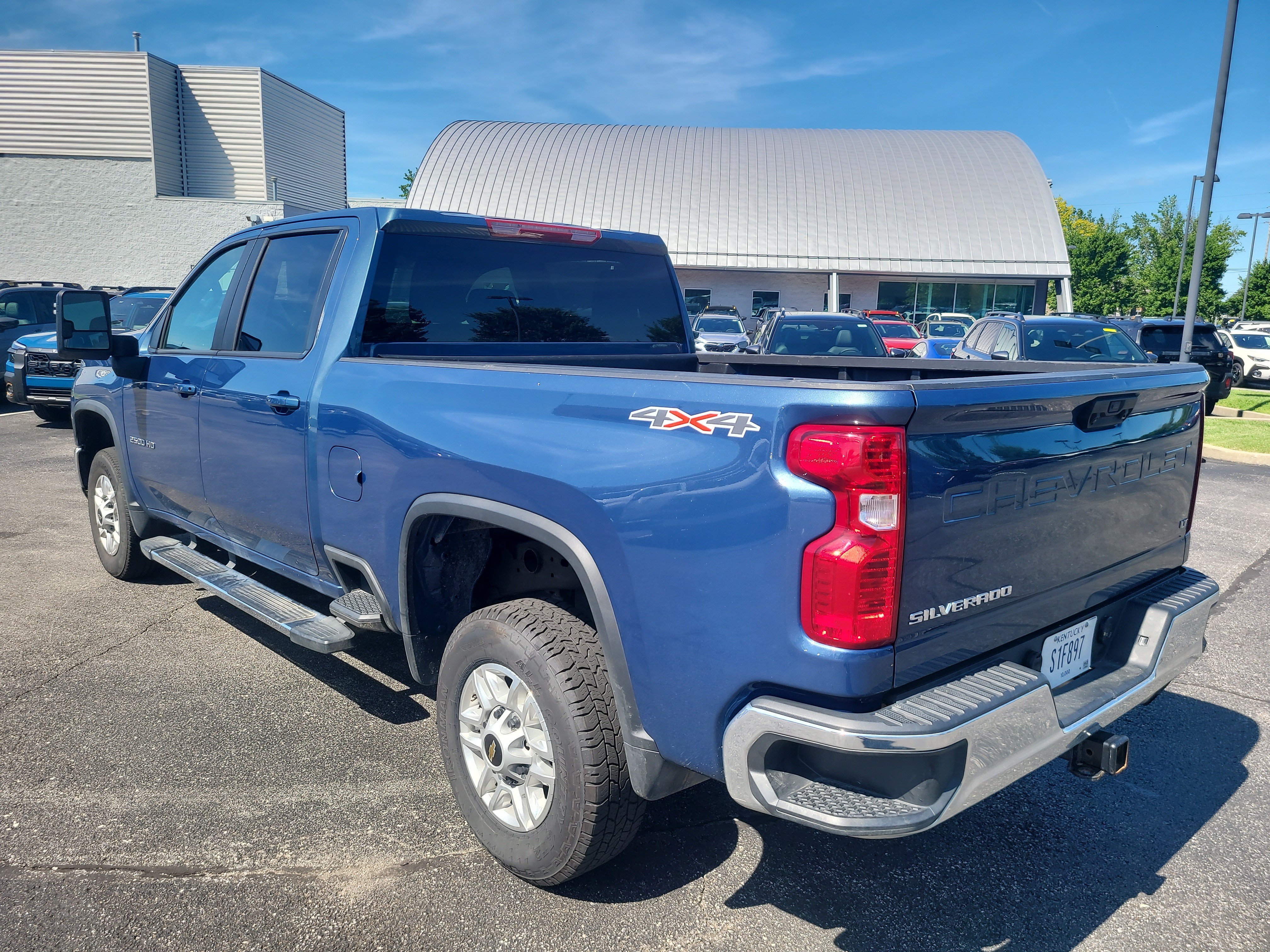 Used 2025 Lakeshore Blue Metallic Chevrolet LT image 8