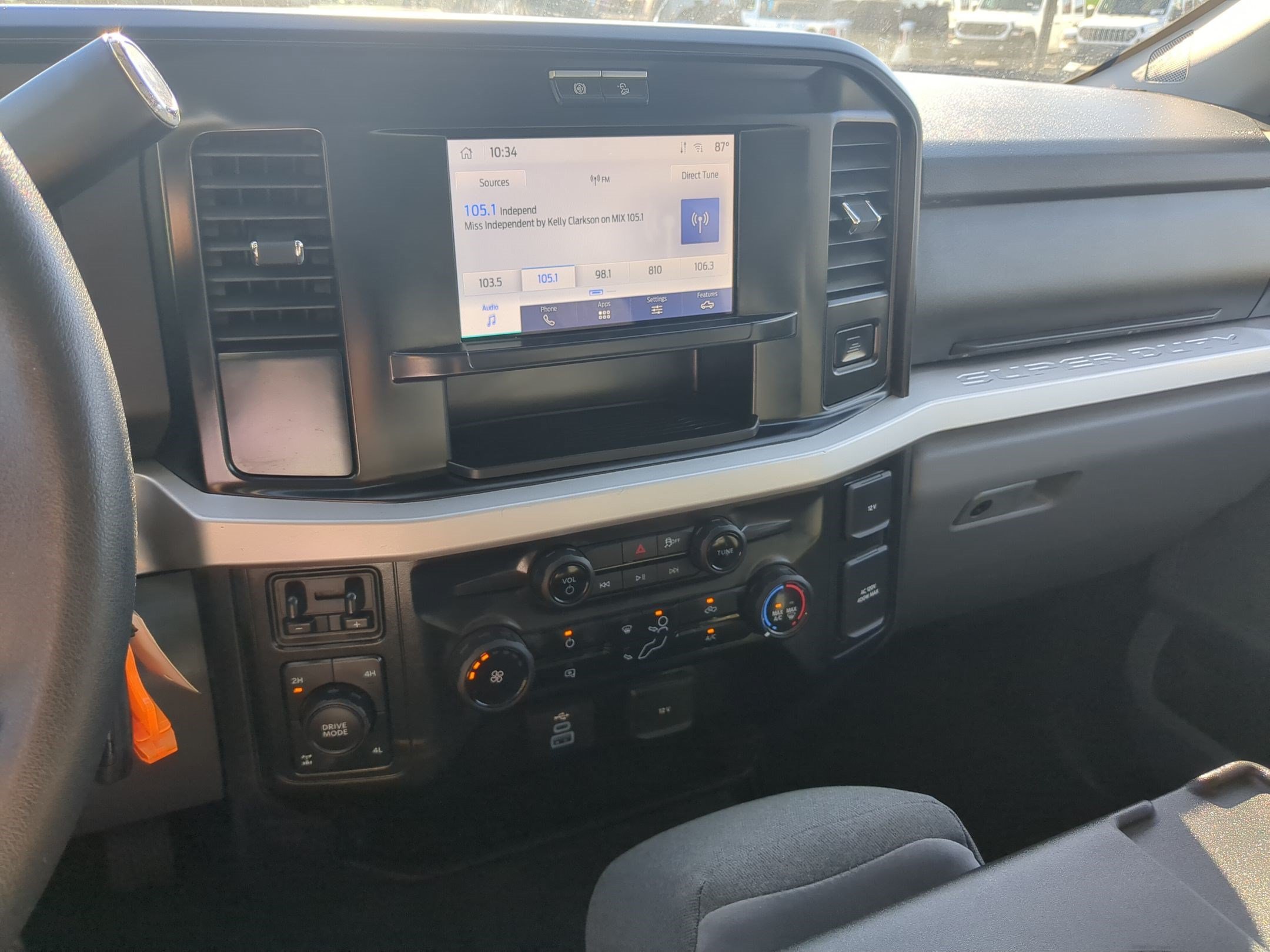 Used 2025 Oxford White Ford XLT image 24