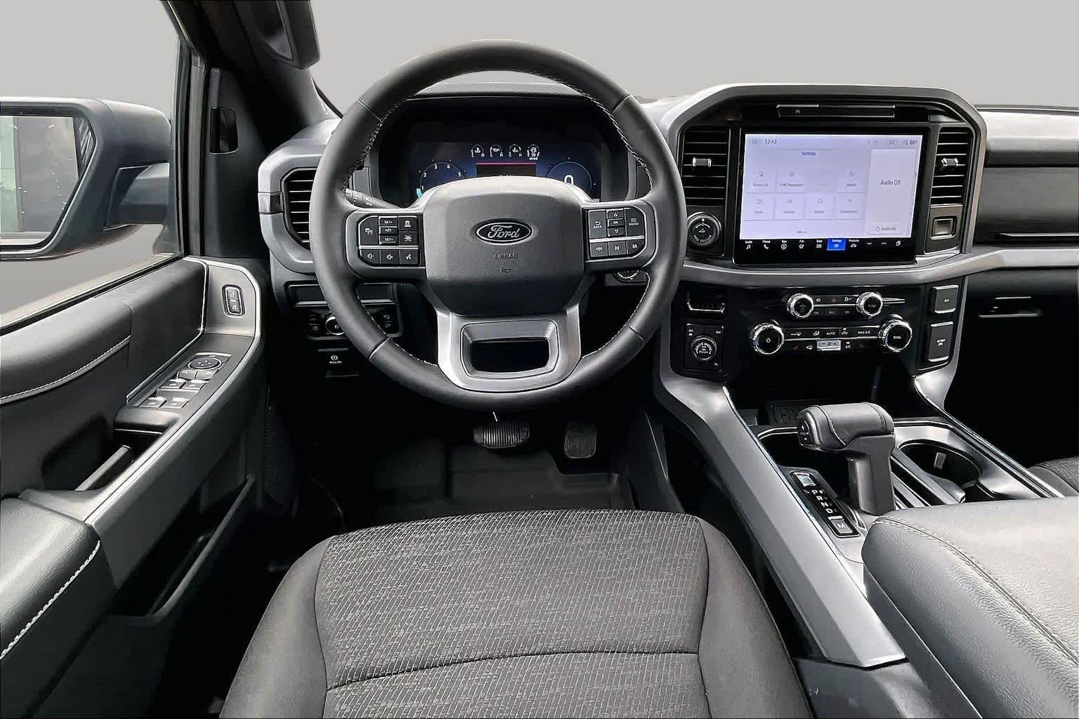 Used 2025 Agate Black Metallic Ford XLT image 8