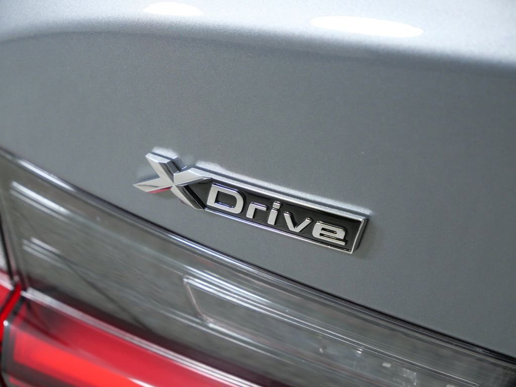 New 2026 Skyscraper Grey Metallic BMW 330i xDrive image 13
