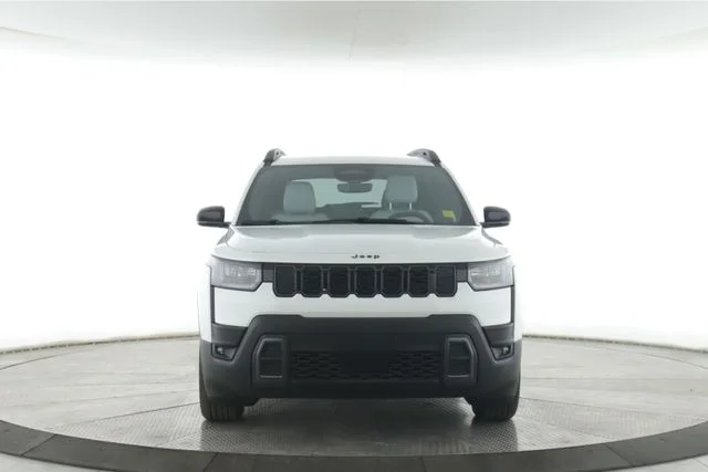 New 2026 Bright White Clear-Coat Exterior Paint Jeep Limited image 12