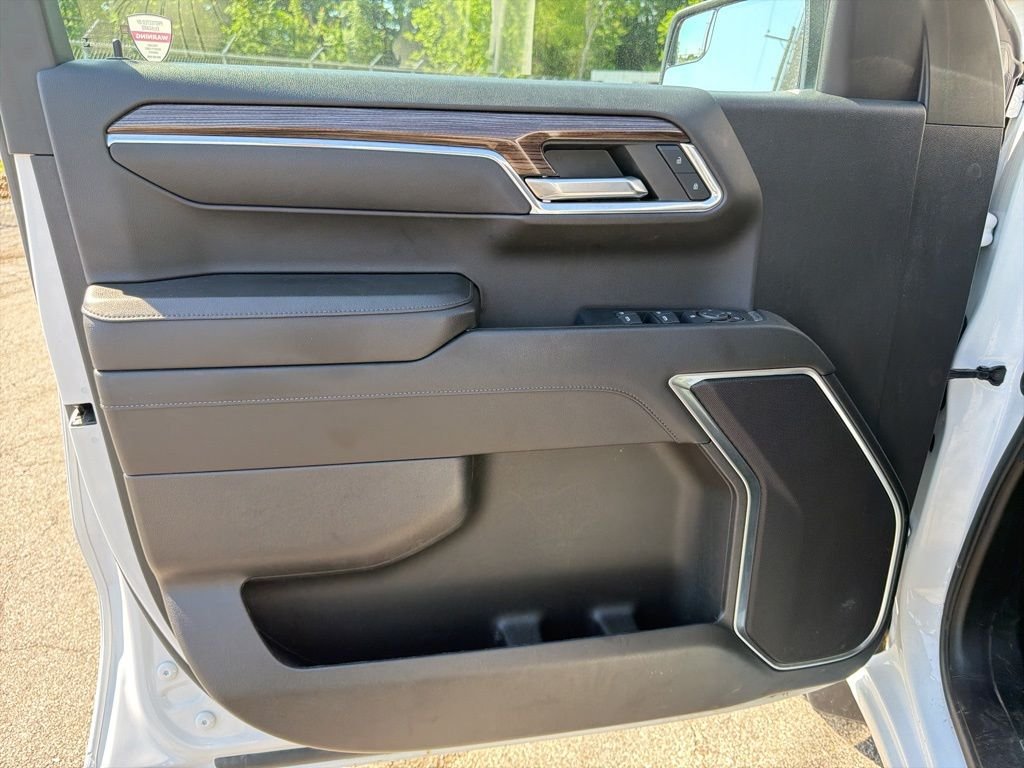 Used 2023 White Chevrolet LT image 17