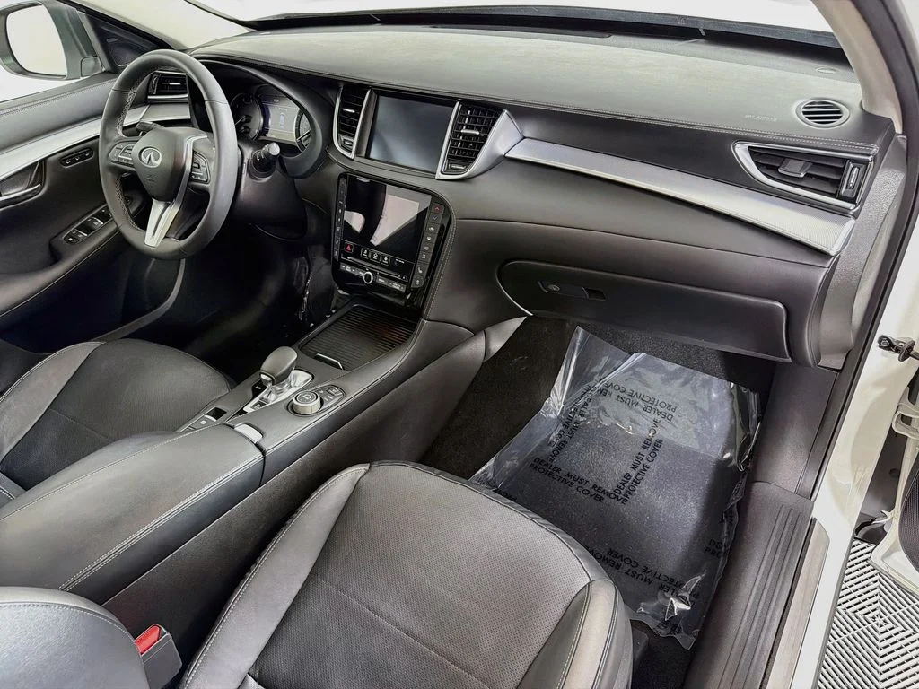 Used 2022 White INFINITI ESSENTIAL image 30